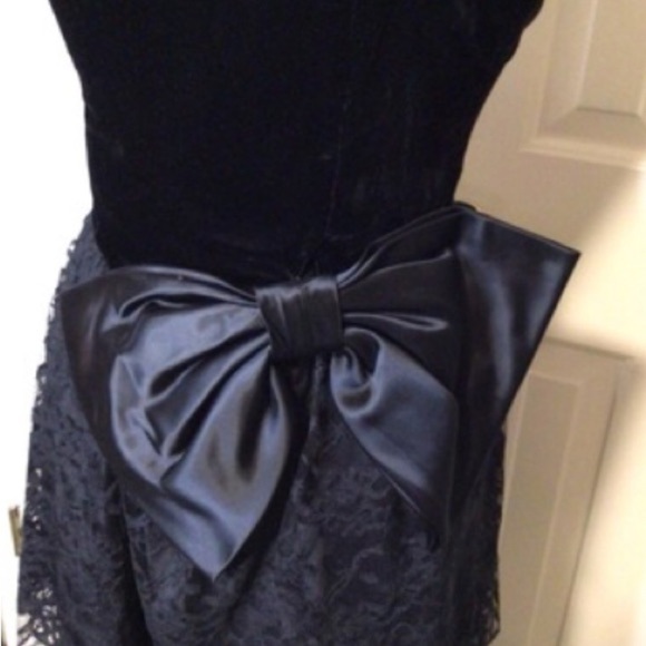 Velvet and Lace Dress - Picture 5 of 6